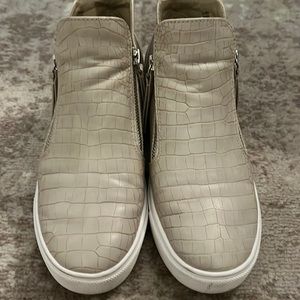 Steve madden tan snake print high top sneakers.